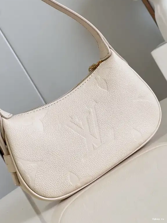 Mini Moon LOUIS VUITTON 0504